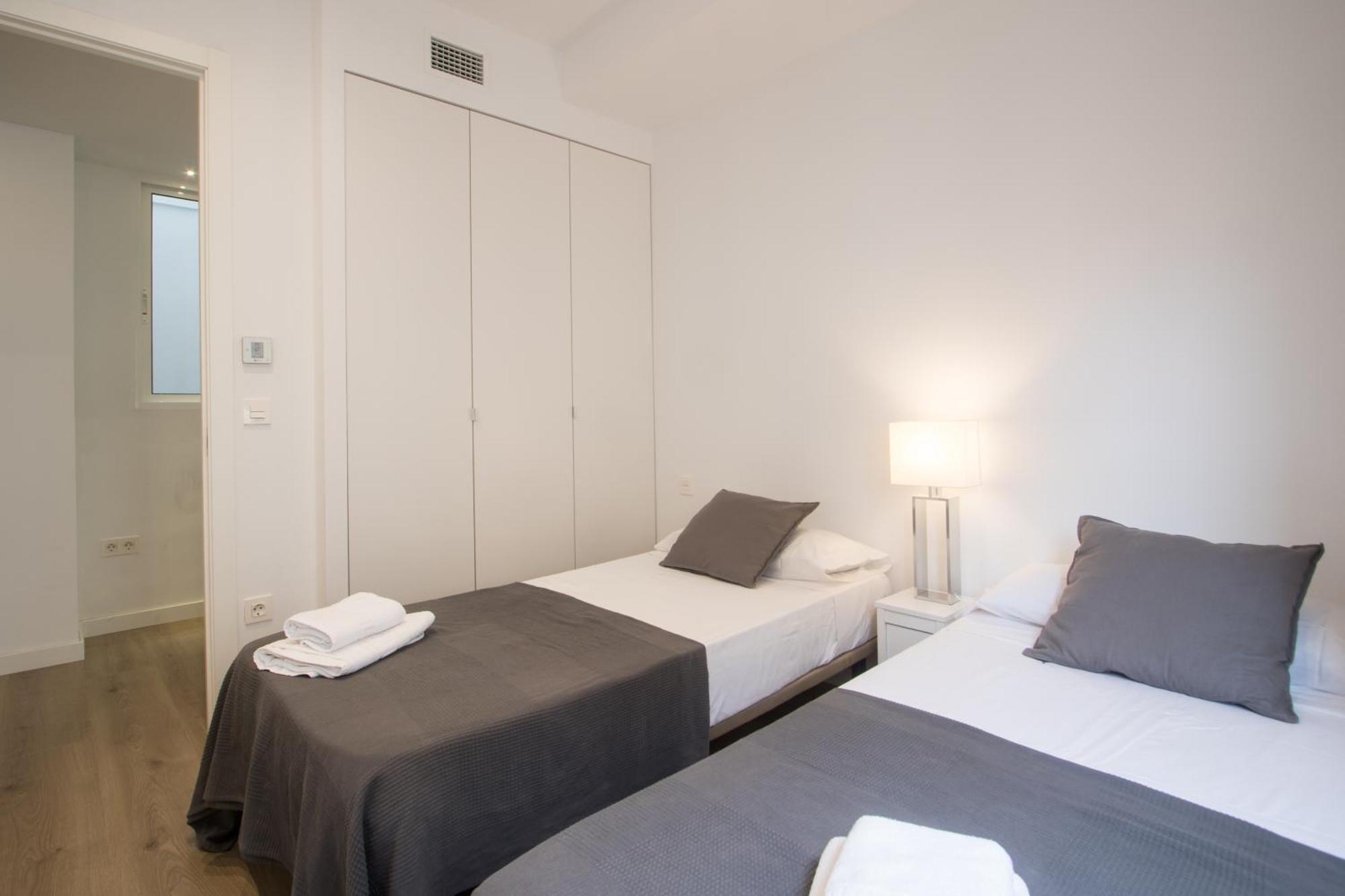 4 Bedroom/3 Baths W/ Ac In Near Beach! Alicante Exteriör bild