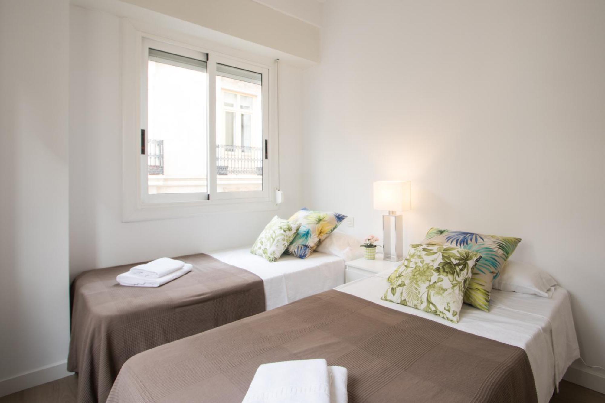 4 Bedroom/3 Baths W/ Ac In Near Beach! Alicante Exteriör bild